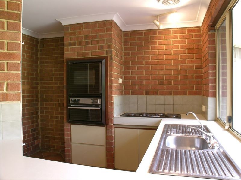 10 Knightsbridge Cres, Mullaloo WA 6027