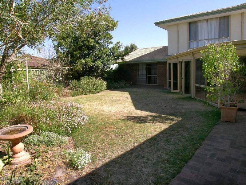 10 Knightsbridge Cres, Mullaloo WA 6027