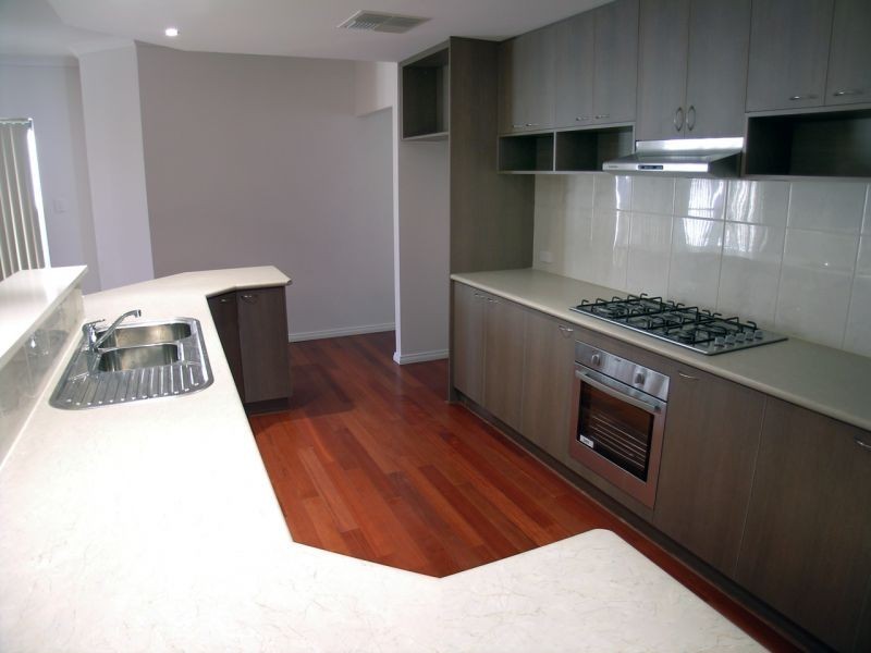 11 Tissington Dr, Darch WA 6065