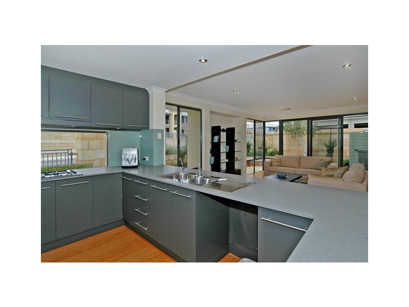 15 Swansea Promenade, Mindarie WA 6030