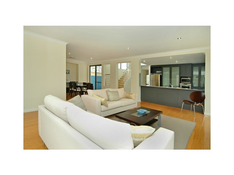 15 Swansea Promenade, Mindarie WA 6030
