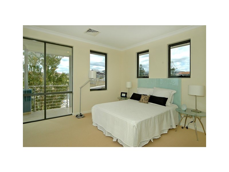 15 Swansea Promenade, Mindarie WA 6030