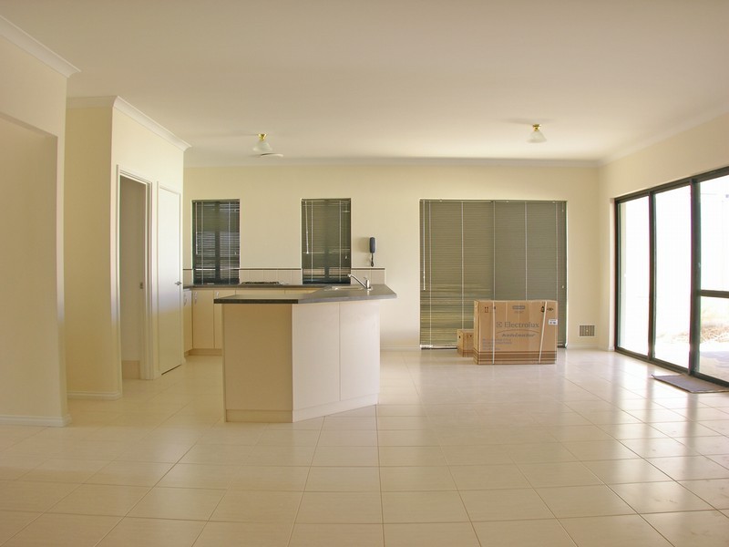 20 La Bianca Vista, Carramar WA 6031