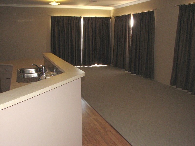 21 Whitecap Street, Yanchep WA 6035