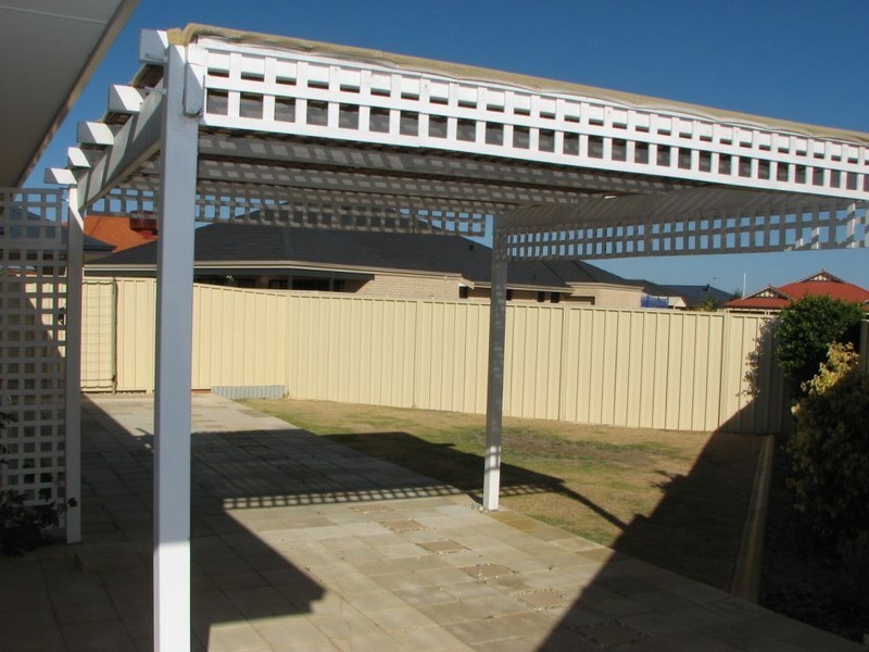 32 Apsley Bend, Tapping WA 6065