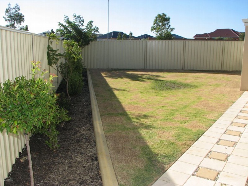 32 Apsley Bend, Tapping WA 6065