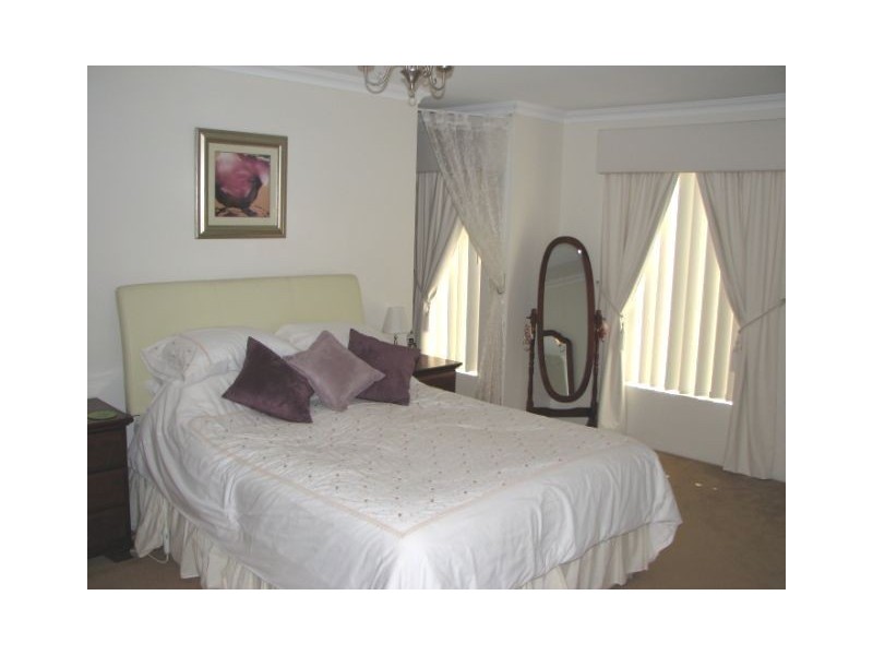 42 Keanefield Drive, Carramar WA 6031