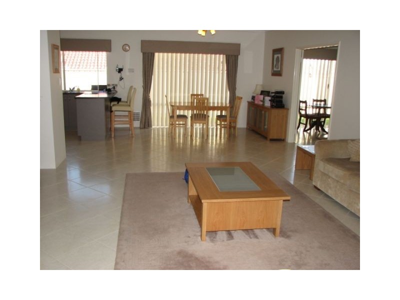 42 Keanefield Drive, Carramar WA 6031