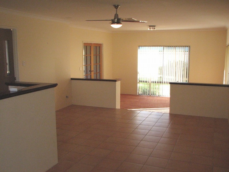 21 Glenfine Way, Carramar WA 6031