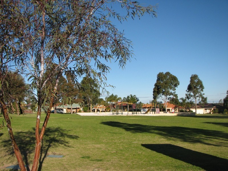 21 Glenfine Way, Carramar WA 6031