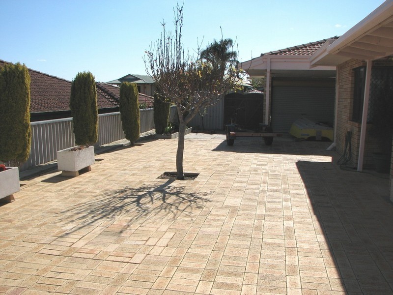 6 Trapeze Court, Ocean Reef WA 6027