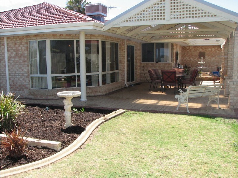 12 Fairway Circle, Connolly WA 6027