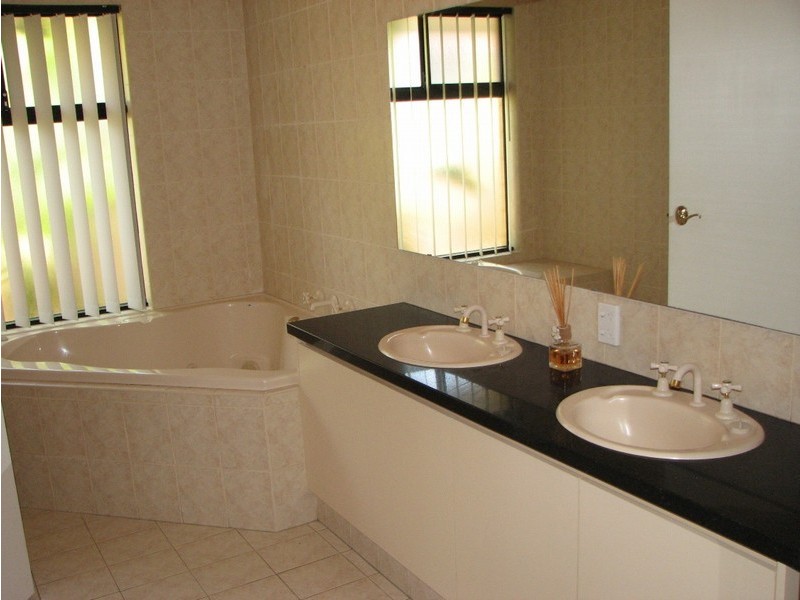 18 Kirkimbie Street, Carramar WA 6031