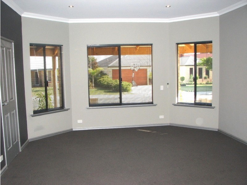 24 Brightlands Circuit, Carramar WA 6031