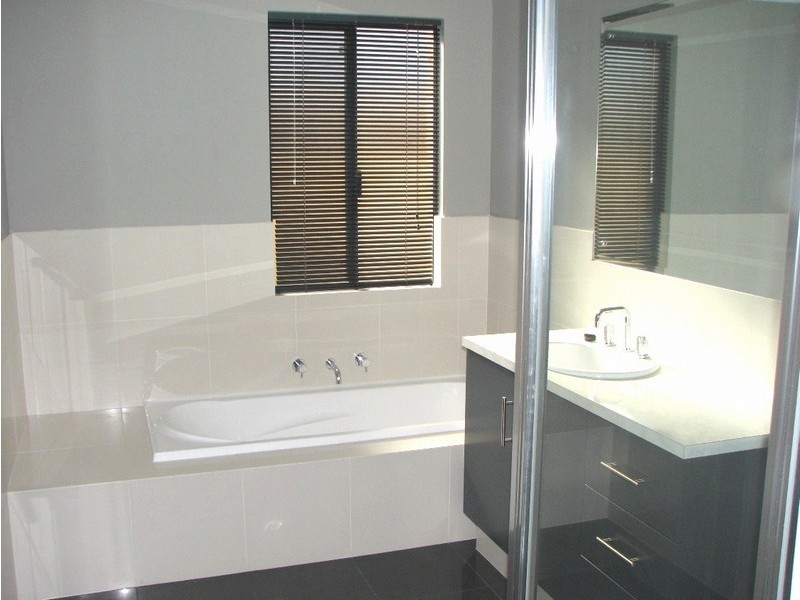 24 Brightlands Circuit, Carramar WA 6031