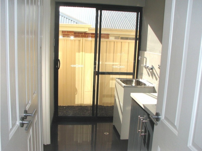 24 Brightlands Circuit, Carramar WA 6031