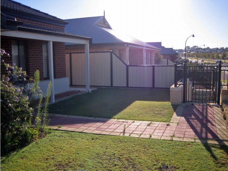 10 Somerly Drive, Clarkson WA 6030