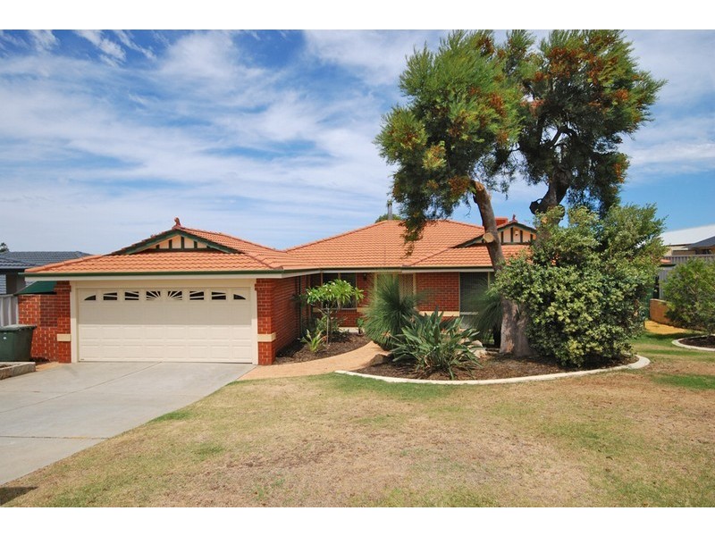 11 Stenton Gardens, Kinross WA 6028