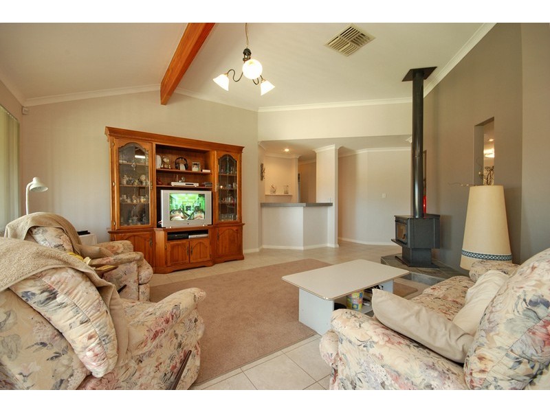 11 Stenton Gardens, Kinross WA 6028