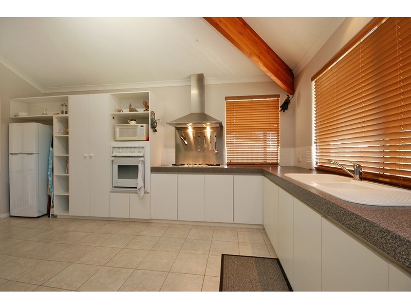 11 Stenton Gardens, Kinross WA 6028