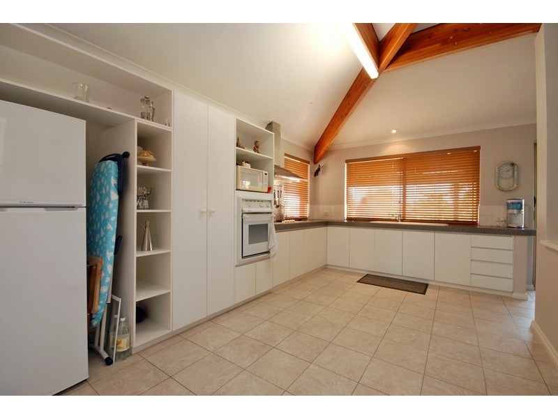 11 Stenton Gardens, Kinross WA 6028