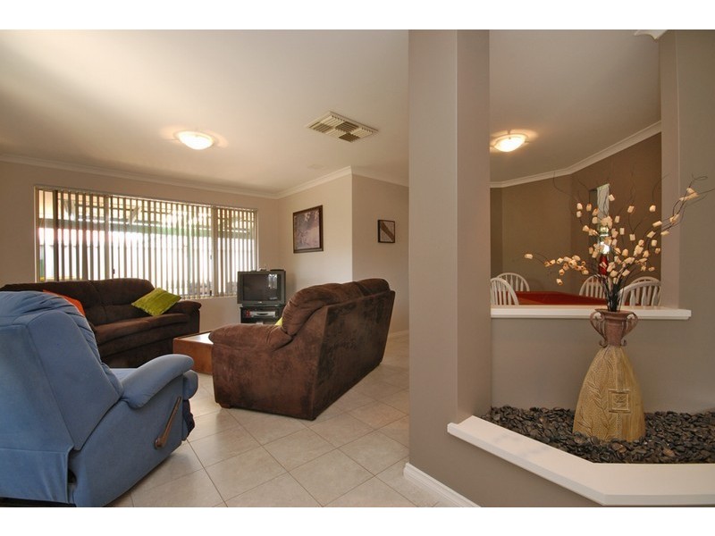 11 Stenton Gardens, Kinross WA 6028