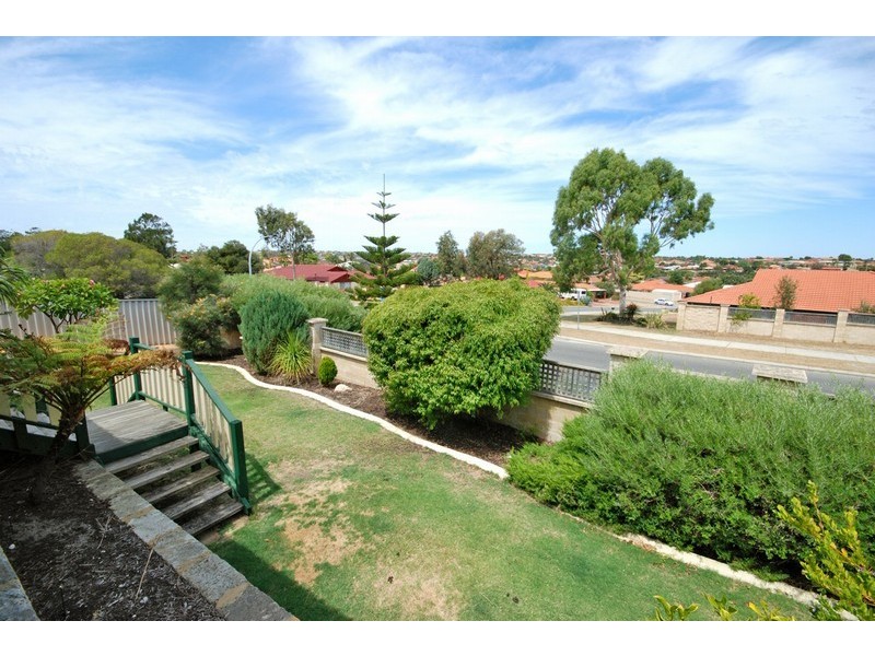 11 Stenton Gardens, Kinross WA 6028