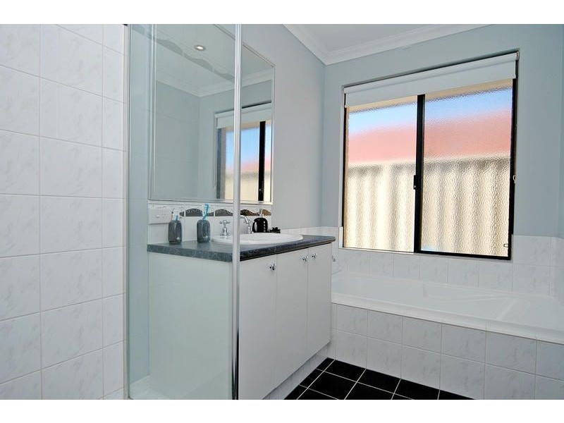 30 Kareela Meander, Tapping WA 6065