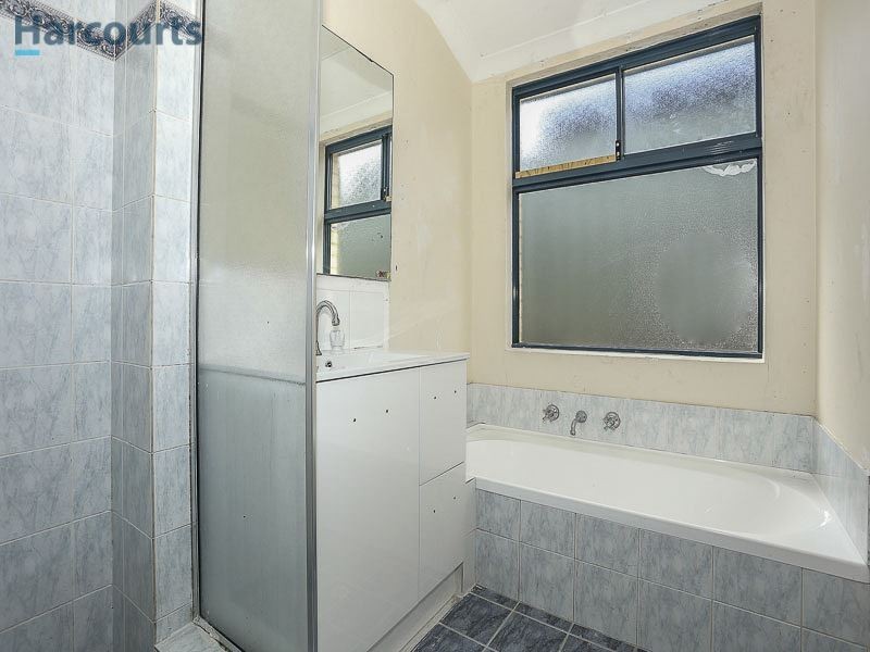 16 Pennine Pass, Merriwa WA 6030