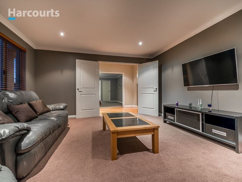 250 Santa Barbara Parade, Jindalee WA 6036