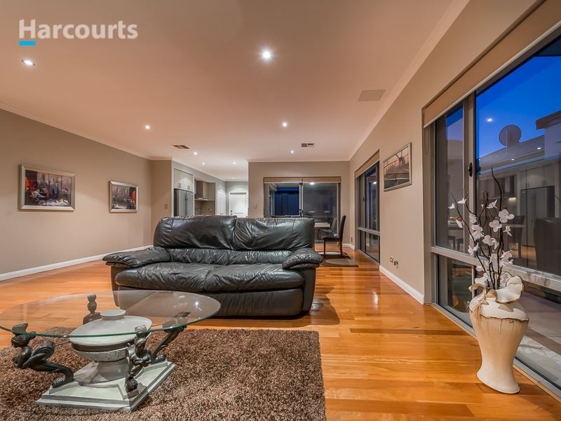 250 Santa Barbara Parade, Jindalee WA 6036