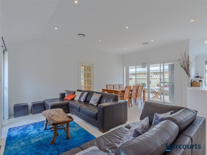 25 Haslingfield Way, Butler WA 6036