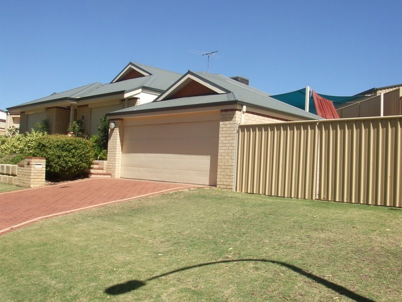 B/2 Bossut Court, San Remo WA 6210