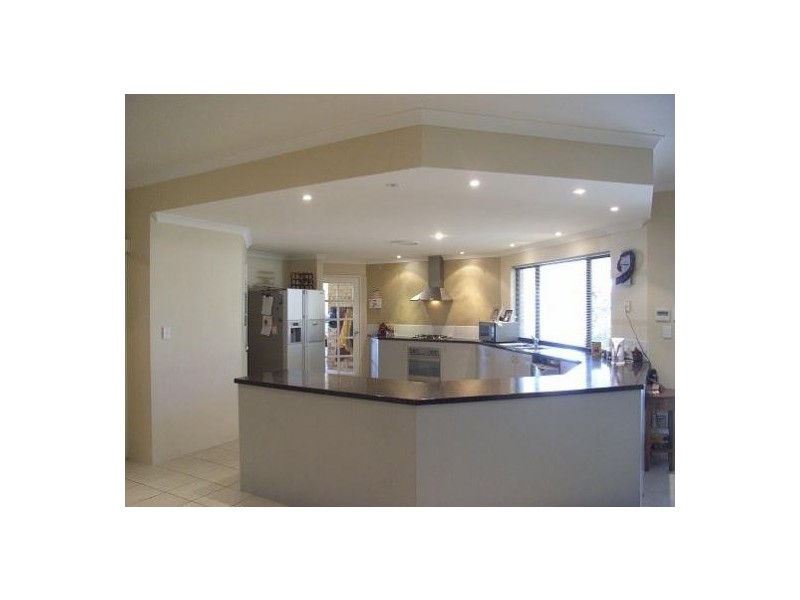 8 Bookara View, Lakelands WA 6210