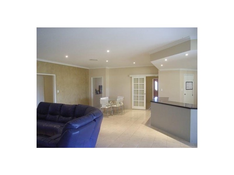 8 Bookara View, Lakelands WA 6210