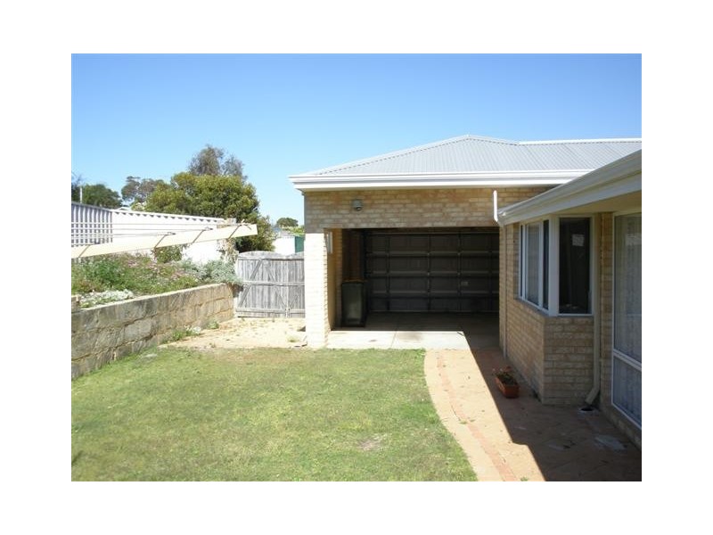 17 Allamanda Way, Halls Head WA 6210