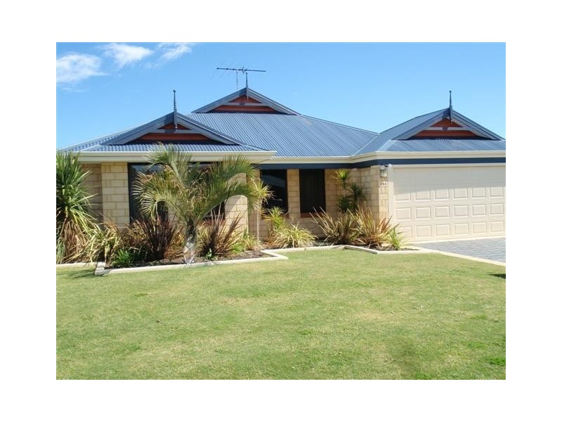 180 Peelwood Parade, Halls Head WA 6210