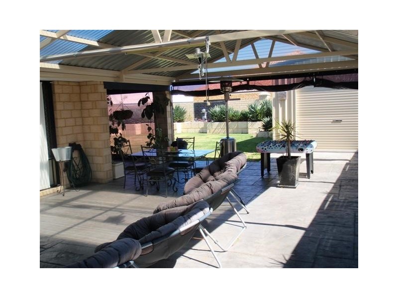 180 Peelwood Parade, Halls Head WA 6210