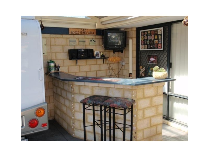 180 Peelwood Parade, Halls Head WA 6210