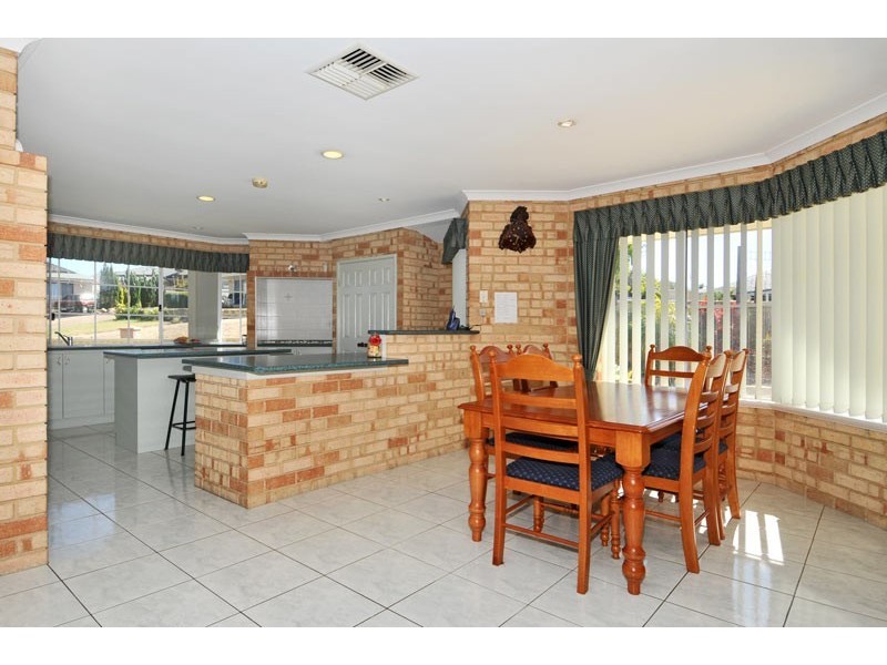 4 Ebony Court, Halls Head WA 6210