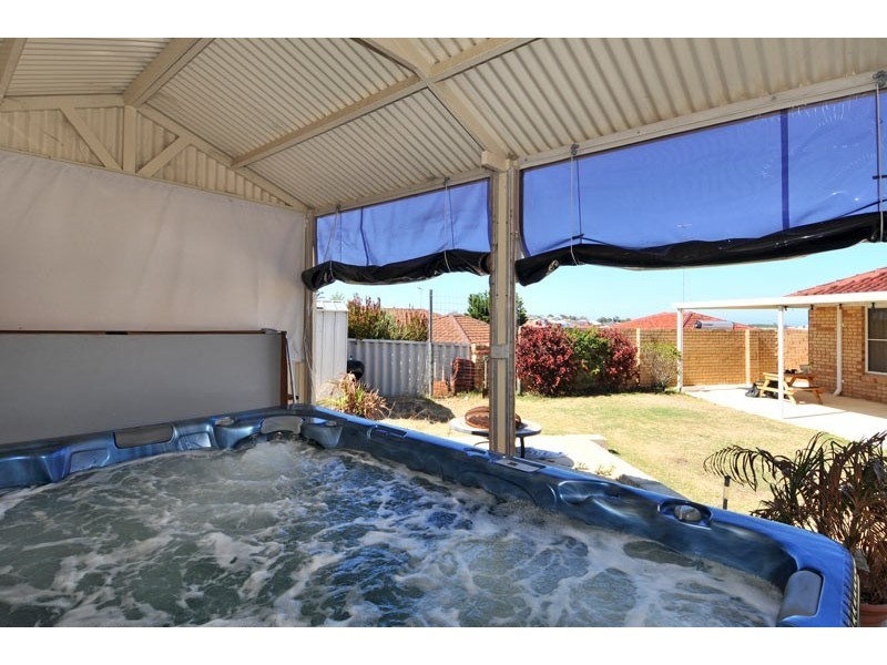 4 Ebony Court, Halls Head WA 6210