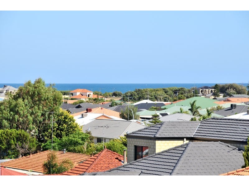 4 Ebony Court, Halls Head WA 6210