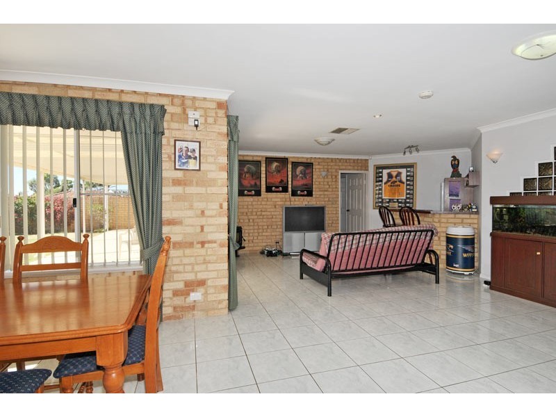 4 Ebony Court, Halls Head WA 6210
