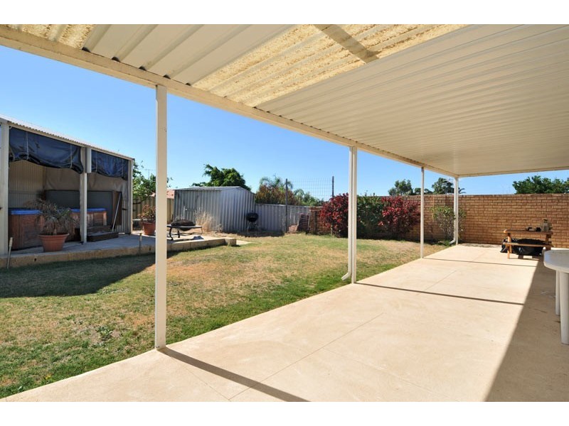 4 Ebony Court, Halls Head WA 6210