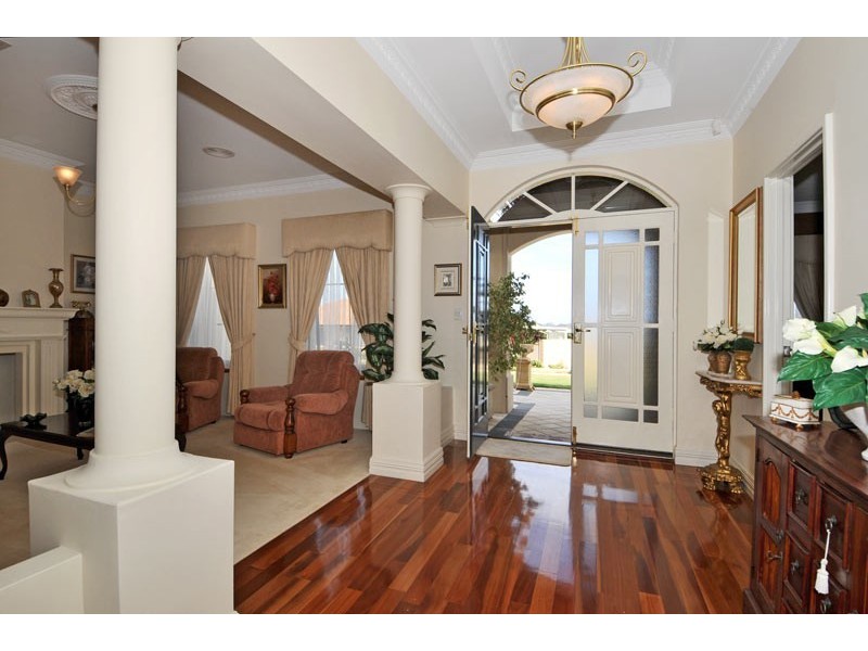 1 Zinnia Lane, Halls Head WA 6210