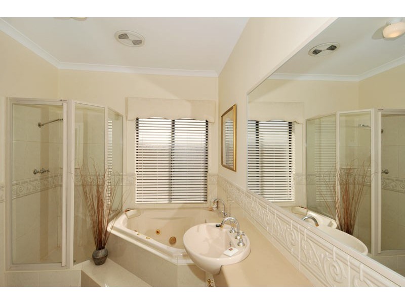 1 Zinnia Lane, Halls Head WA 6210