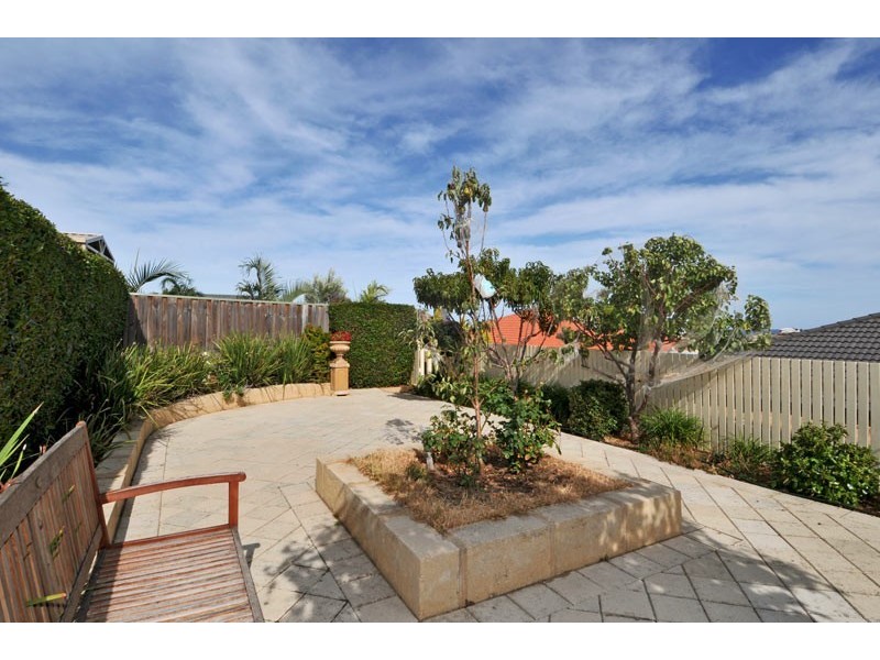 1 Zinnia Lane, Halls Head WA 6210