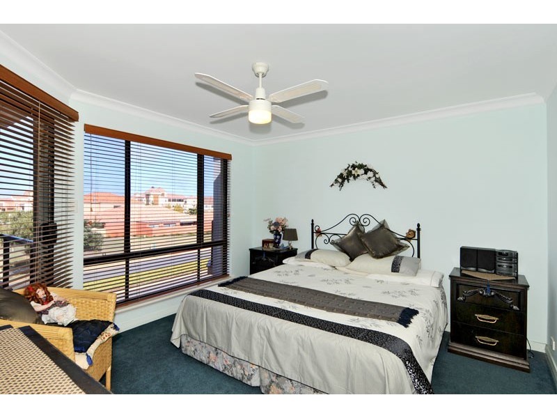 12 Westview Parade, Wannanup WA 6210
