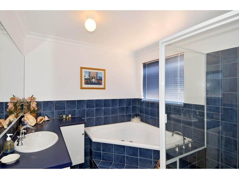 12 Westview Parade, Wannanup WA 6210