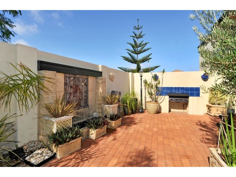 12 Westview Parade, Wannanup WA 6210
